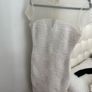 Cache dress in white